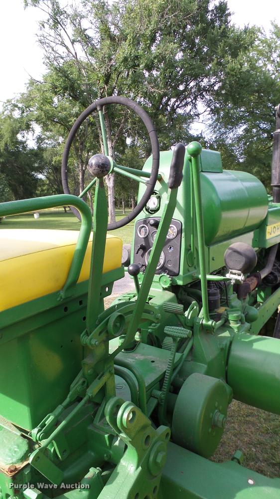 image for item DA6751 John Deere 520 tractor