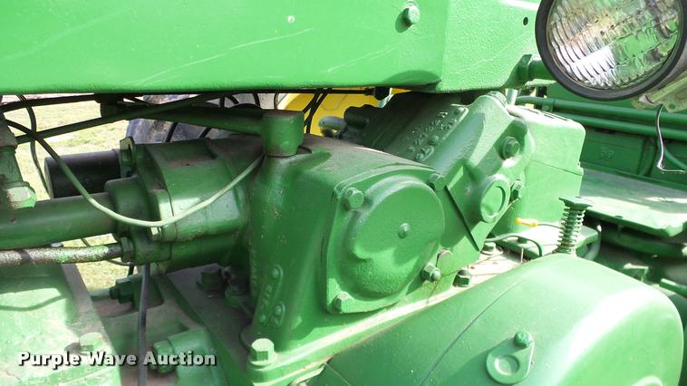 image for item DA6751 John Deere 520 tractor
