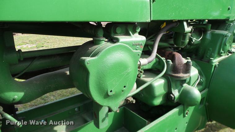 image for item DA6751 John Deere 520 tractor