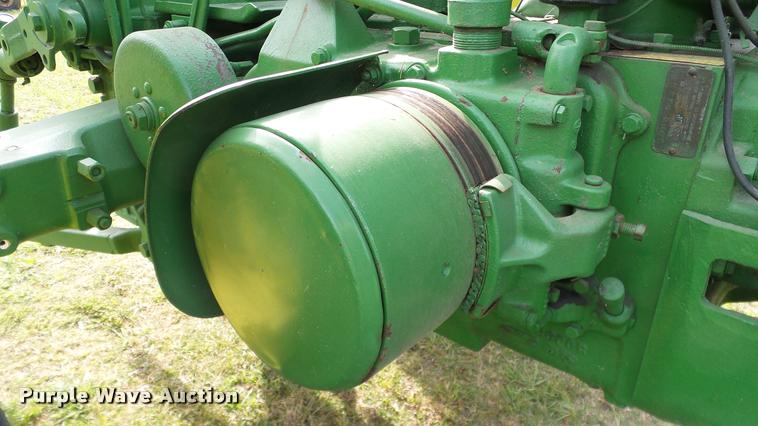 image for item DA6751 John Deere 520 tractor