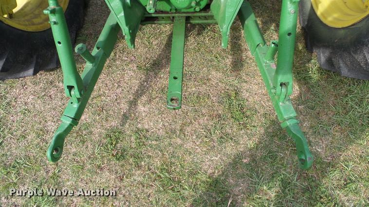 image for item DA6751 John Deere 520 tractor