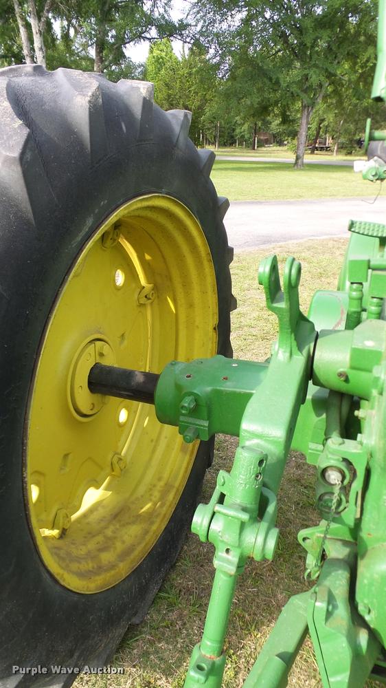 image for item DA6751 John Deere 520 tractor