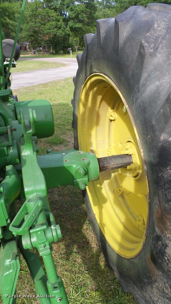 image for item DA6751 John Deere 520 tractor