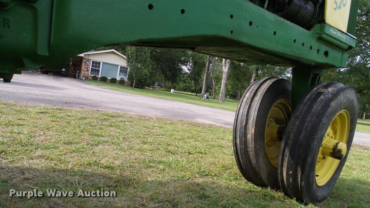 image for item DA6751 John Deere 520 tractor