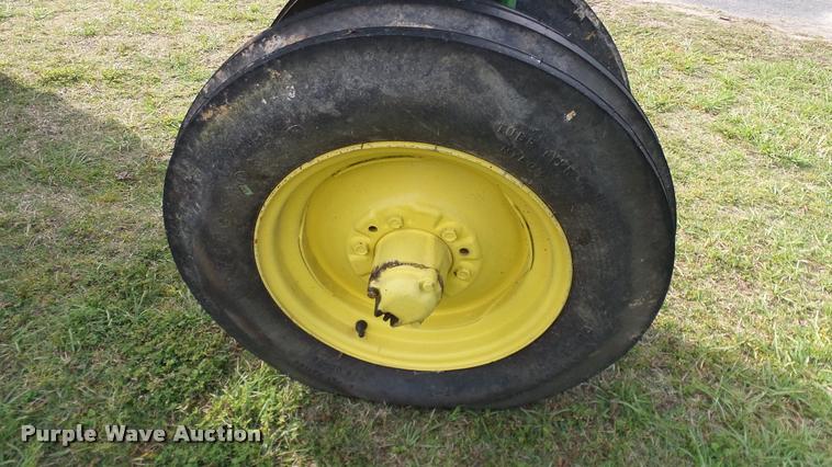 image for item DA6751 John Deere 520 tractor