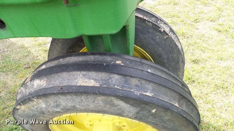 image for item DA6751 John Deere 520 tractor