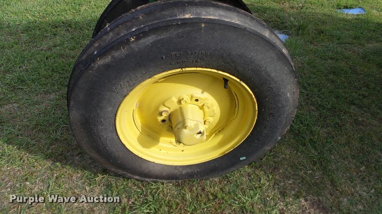 image for item DA6751 John Deere 520 tractor