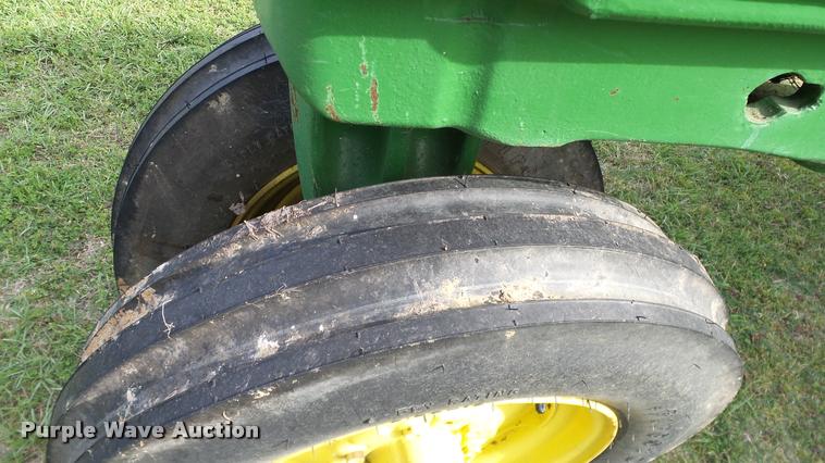 image for item DA6751 John Deere 520 tractor