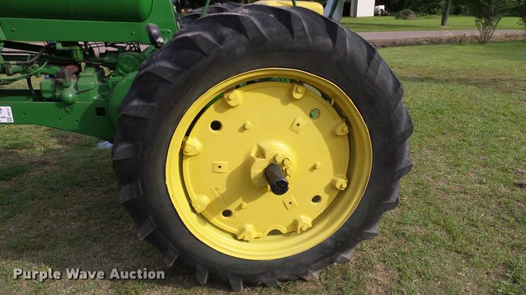 image for item DA6751 John Deere 520 tractor
