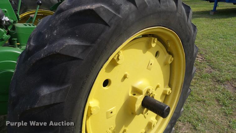 image for item DA6751 John Deere 520 tractor