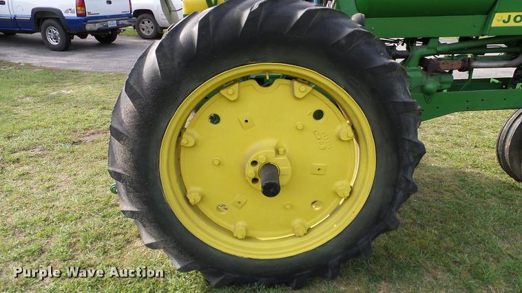 image for item DA6751 John Deere 520 tractor
