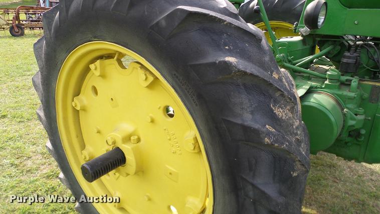 image for item DA6751 John Deere 520 tractor