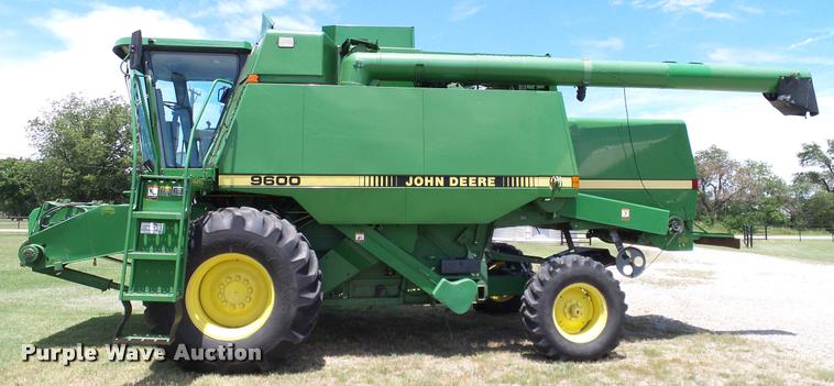 image for item DA6767 1995 John Deere 9600 combine