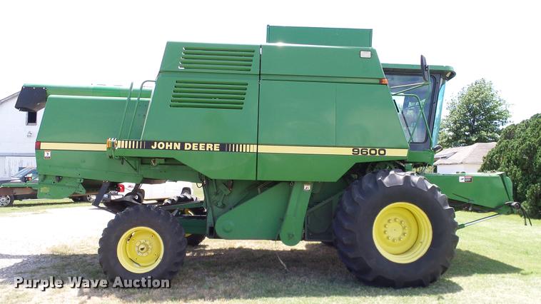 image for item DA6767 1995 John Deere 9600 combine