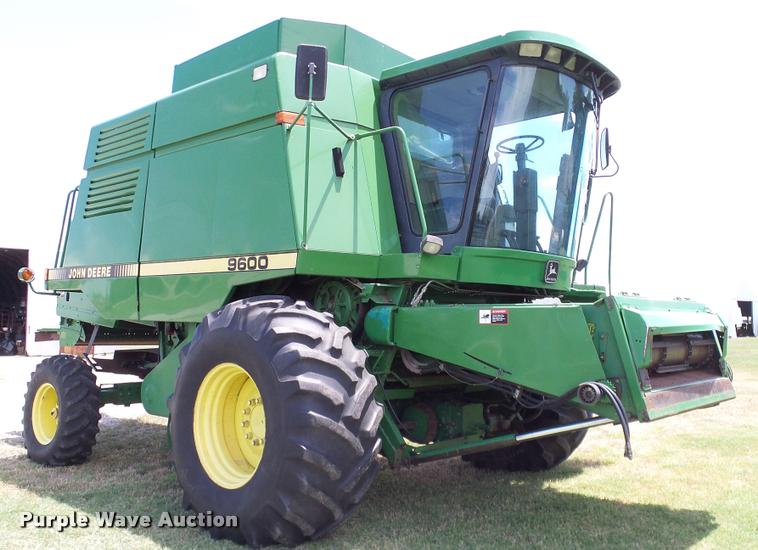image for item DA6767 1995 John Deere 9600 combine