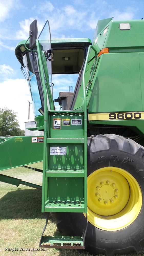 image for item DA6767 1995 John Deere 9600 combine