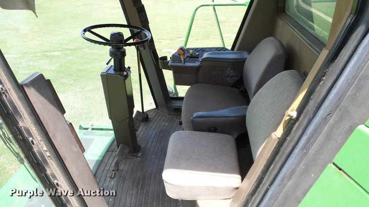 image for item DA6767 1995 John Deere 9600 combine