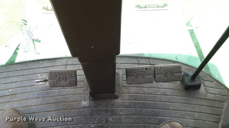 image for item DA6767 1995 John Deere 9600 combine