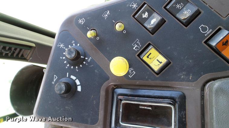 image for item DA6767 1995 John Deere 9600 combine