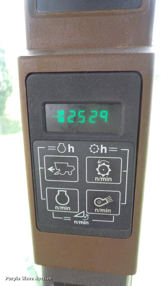 image for item DA6767 1995 John Deere 9600 combine