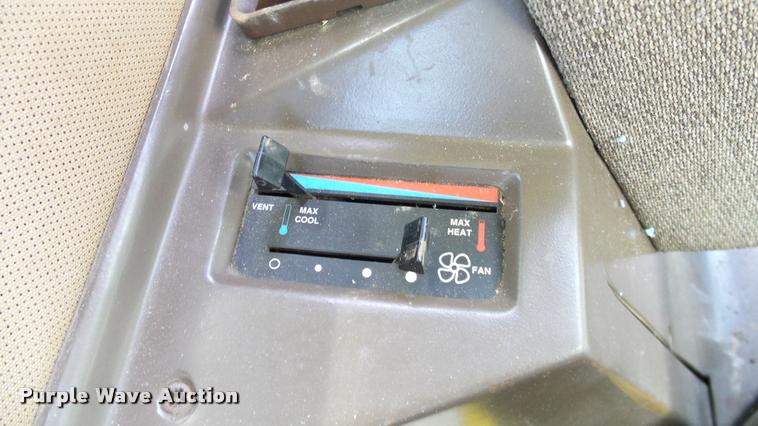 image for item DA6767 1995 John Deere 9600 combine