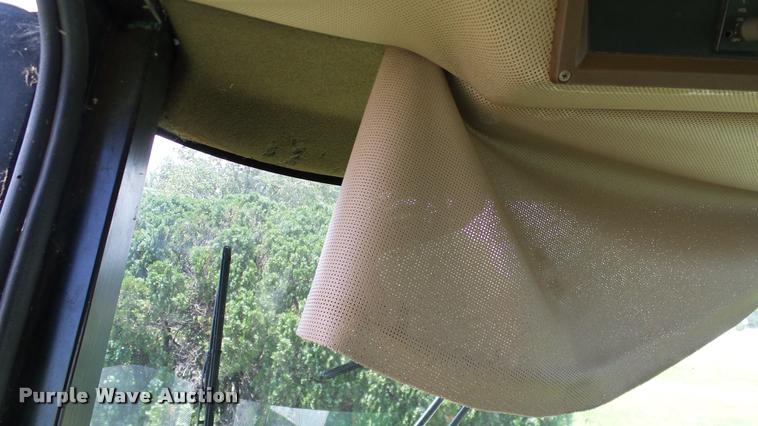 image for item DA6767 1995 John Deere 9600 combine