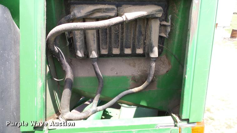 image for item DA6767 1995 John Deere 9600 combine