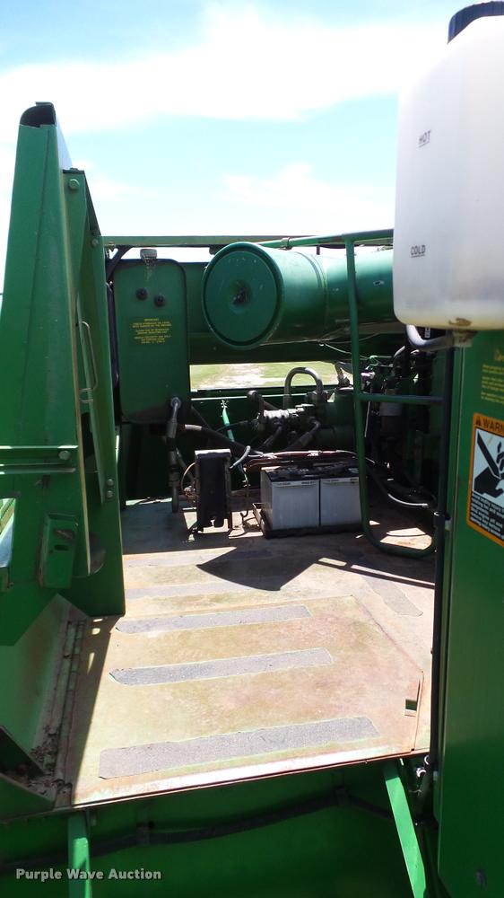 image for item DA6767 1995 John Deere 9600 combine