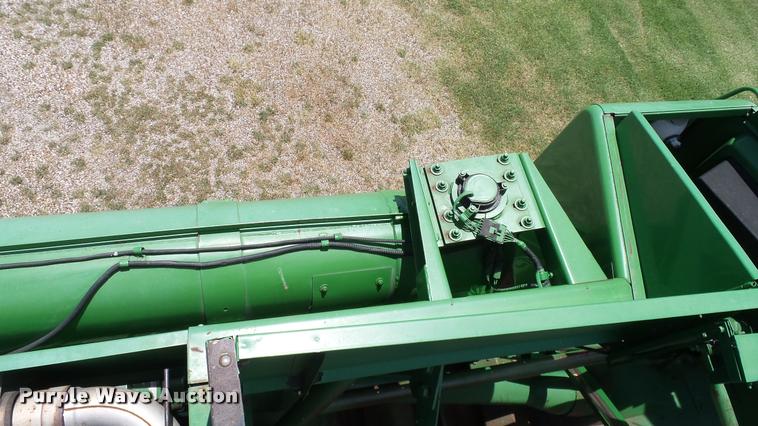image for item DA6767 1995 John Deere 9600 combine