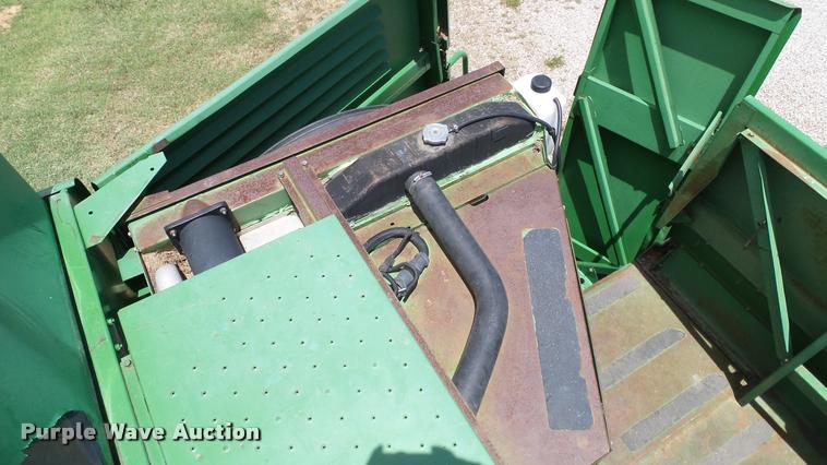 image for item DA6767 1995 John Deere 9600 combine