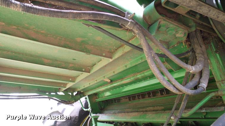 image for item DA6767 1995 John Deere 9600 combine