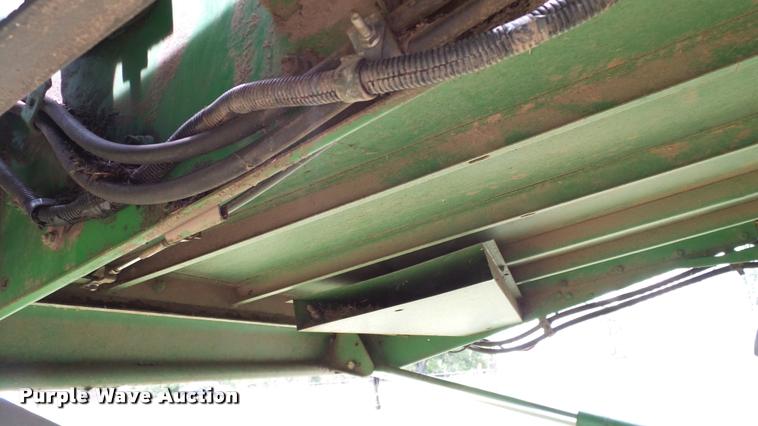 image for item DA6767 1995 John Deere 9600 combine