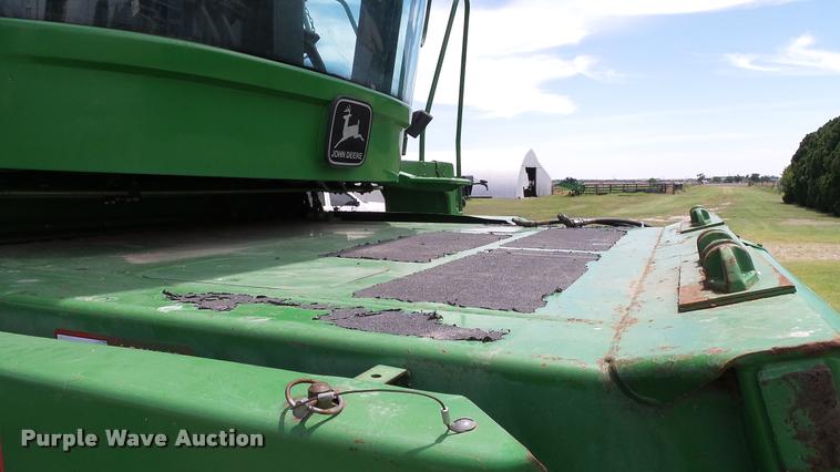 image for item DA6767 1995 John Deere 9600 combine