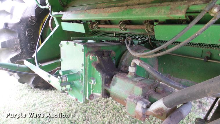 image for item DA6767 1995 John Deere 9600 combine