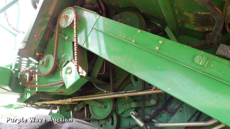 image for item DA6767 1995 John Deere 9600 combine