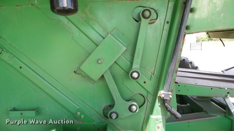 image for item DA6767 1995 John Deere 9600 combine