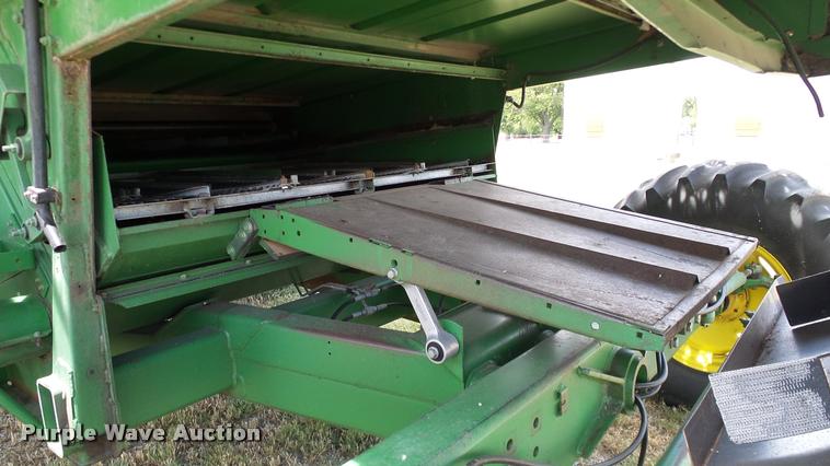 image for item DA6767 1995 John Deere 9600 combine