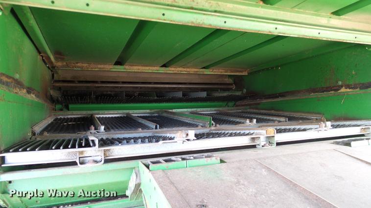 image for item DA6767 1995 John Deere 9600 combine