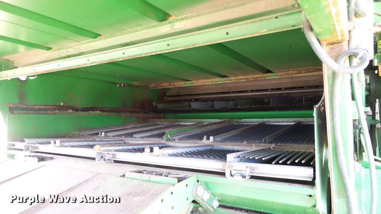 image for item DA6767 1995 John Deere 9600 combine