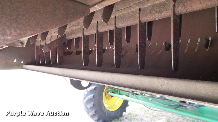 image for item DA6767 1995 John Deere 9600 combine