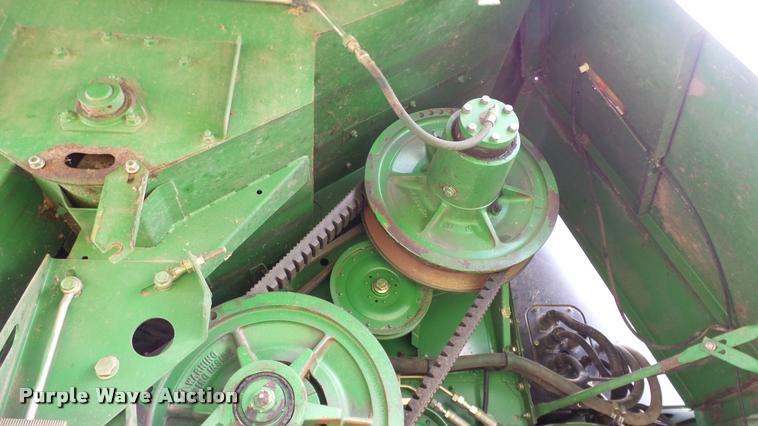 image for item DA6767 1995 John Deere 9600 combine