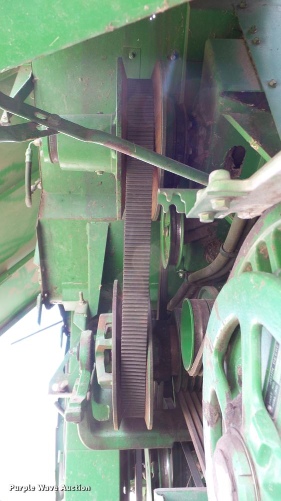 image for item DA6767 1995 John Deere 9600 combine
