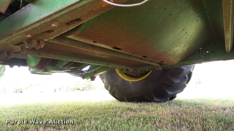 image for item DA6767 1995 John Deere 9600 combine
