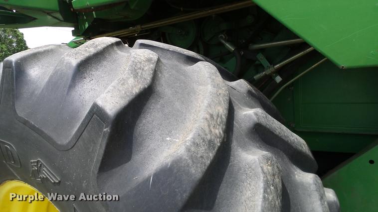 image for item DA6767 1995 John Deere 9600 combine