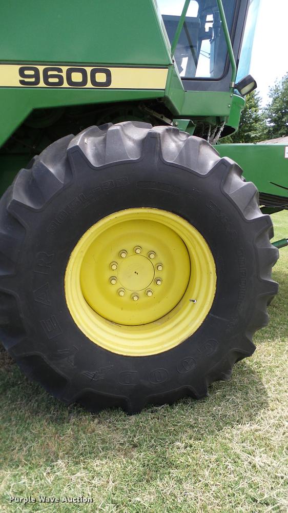 image for item DA6767 1995 John Deere 9600 combine