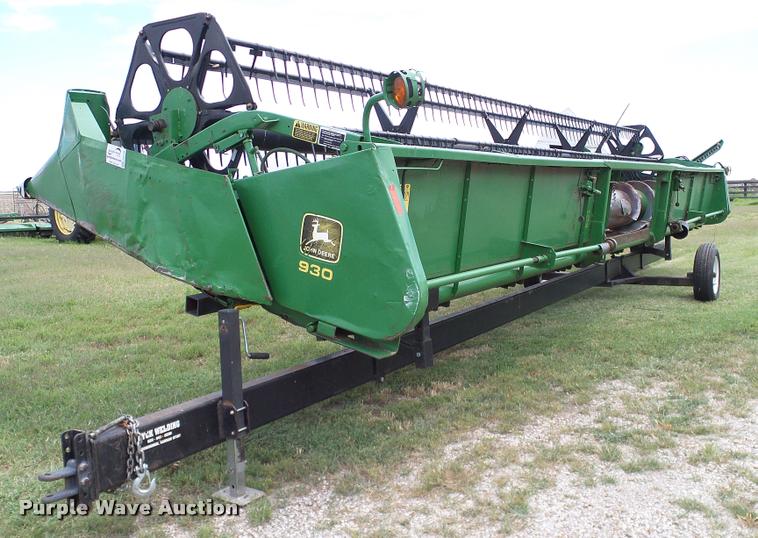 image for item DA6768 1992 John Deere 930 flex head