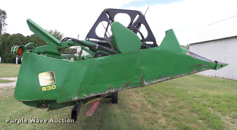 image for item DA6768 1992 John Deere 930 flex head