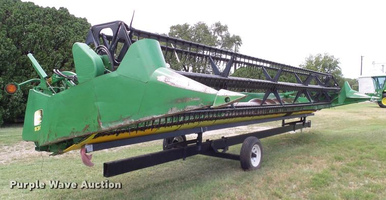 image for item DA6768 1992 John Deere 930 flex head