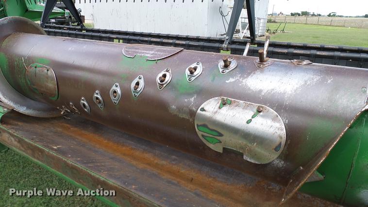 image for item DA6768 1992 John Deere 930 flex head