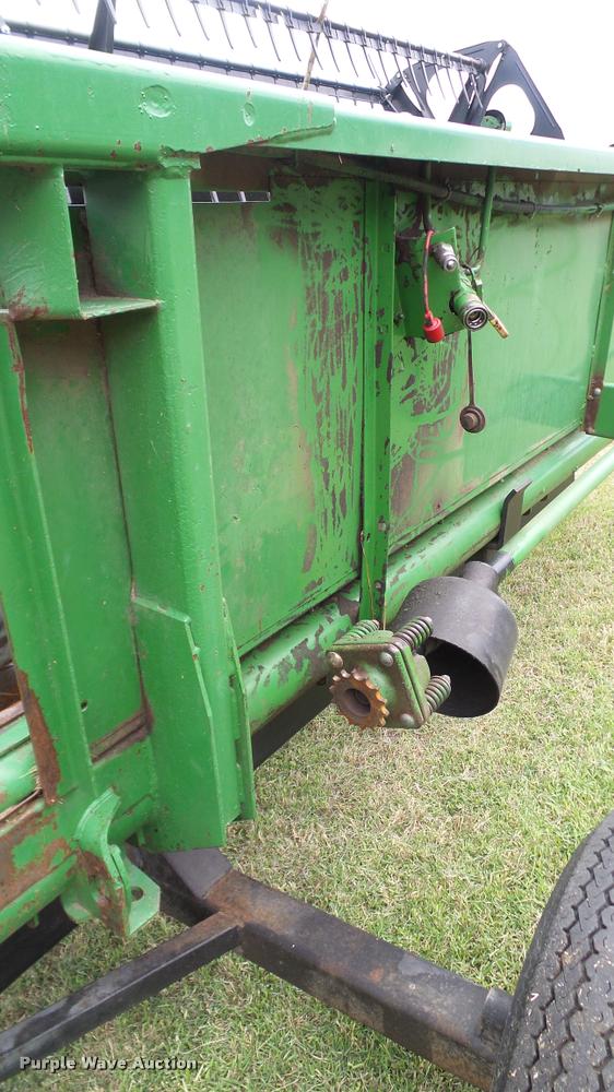 image for item DA6768 1992 John Deere 930 flex head